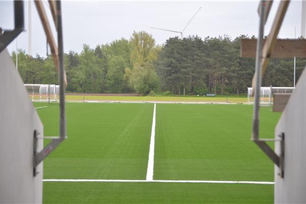 Aménagement parc sportif avec un terrain de football synthétique et deux terrains naturels, petanque, éclairage et infrastructure - Sportinfrabouw NV